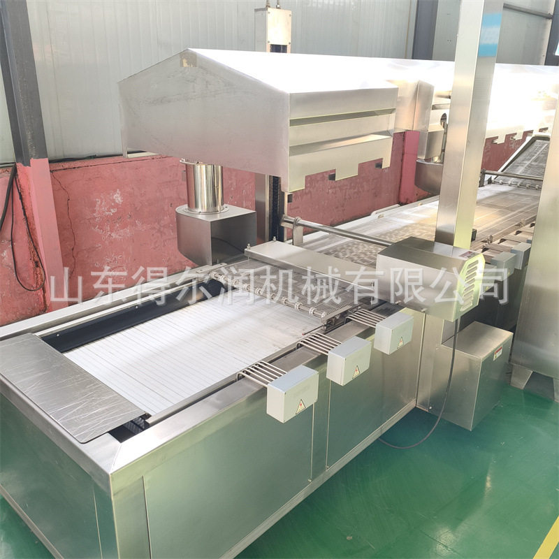 枣庄辣子鸡块油炸机鸡排鸡腿裹粉油炸生产线不夹料防粘连设计
