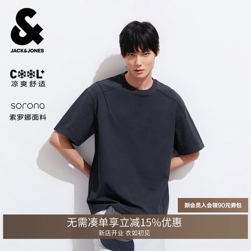略宽松版型 罗纹圆领 肩部立体剪裁