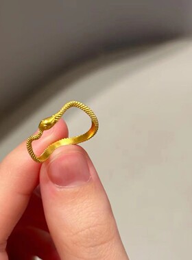 黄金色小灵蛇戒指女个性配饰尾戒小众设计潮ins指环女
