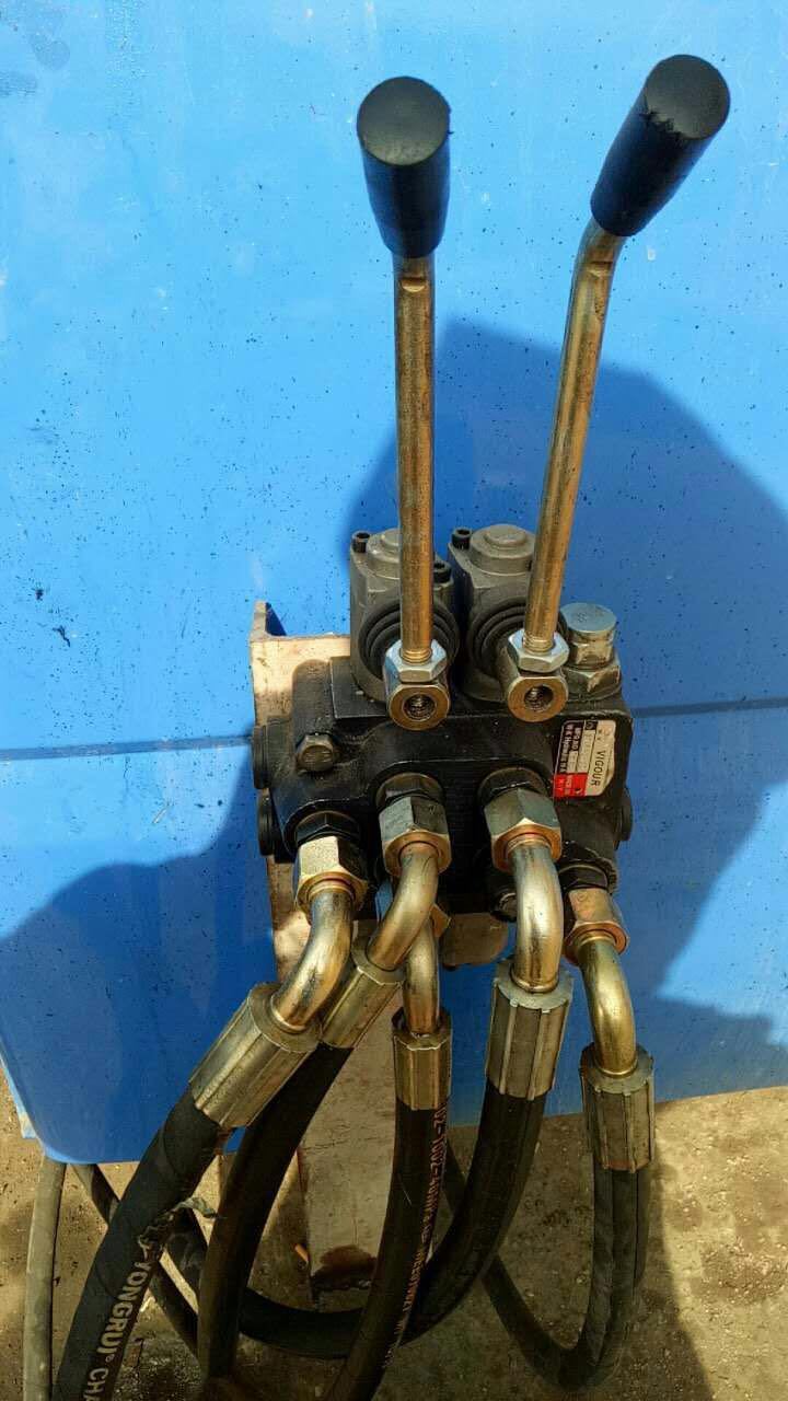 环卫垃圾车倒桶器升降提升机液压开关手柄手把分配器控制阀门图片