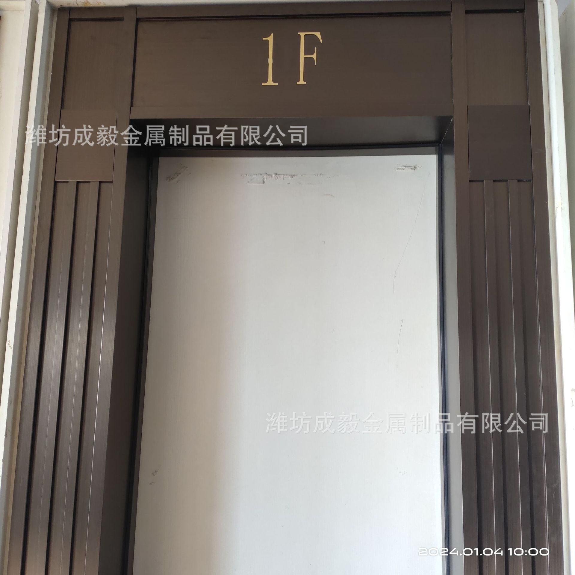 电梯门套工程供应线条框包边金属门框不锈钢电梯包套工厂供应图片