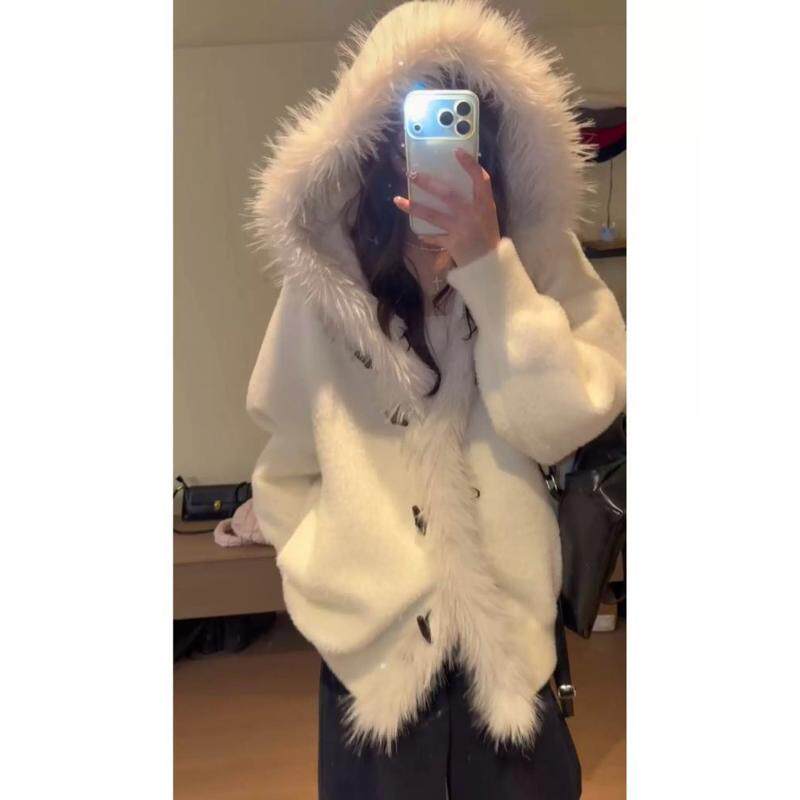白色大毛领牛角扣毛衣开衫外套女