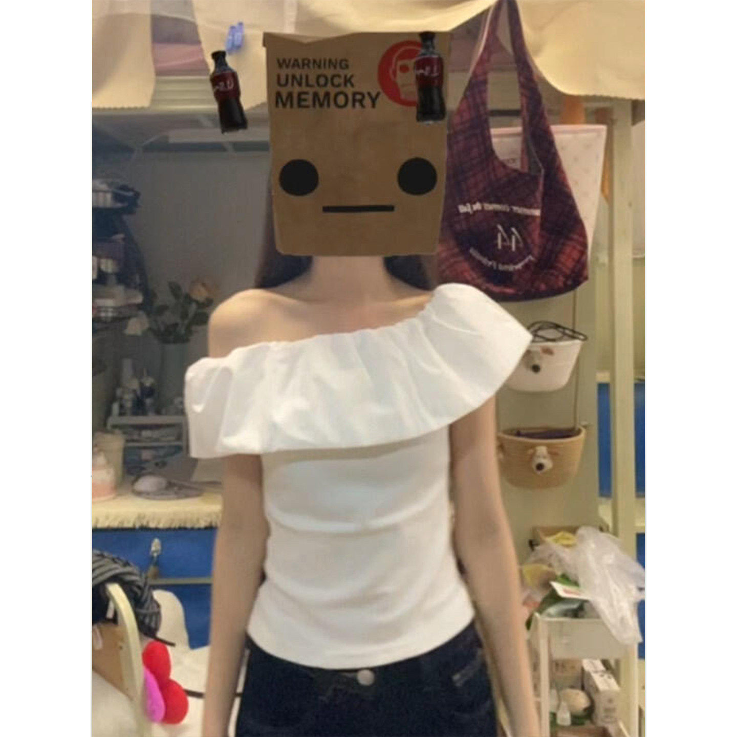 白色露肩修身显瘦短袖女2026新款荷叶边一字肩上衣高级感夏季t恤