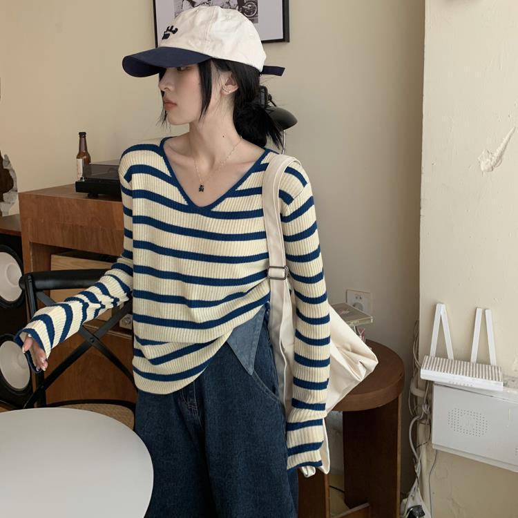 秋冬V领条纹针织衫女洋气