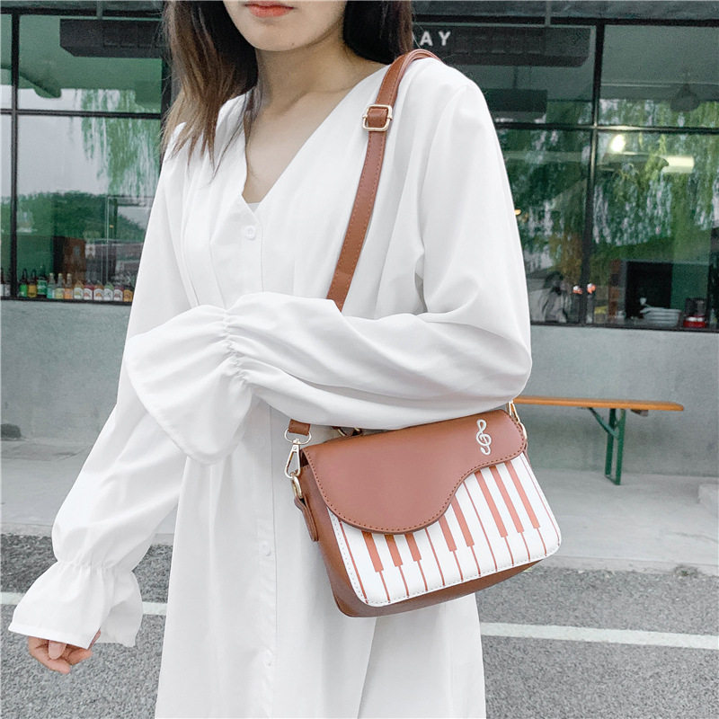 春夏时尚撞色刺绣小方包百搭少女甜美个性钢琴音符小挎包女包