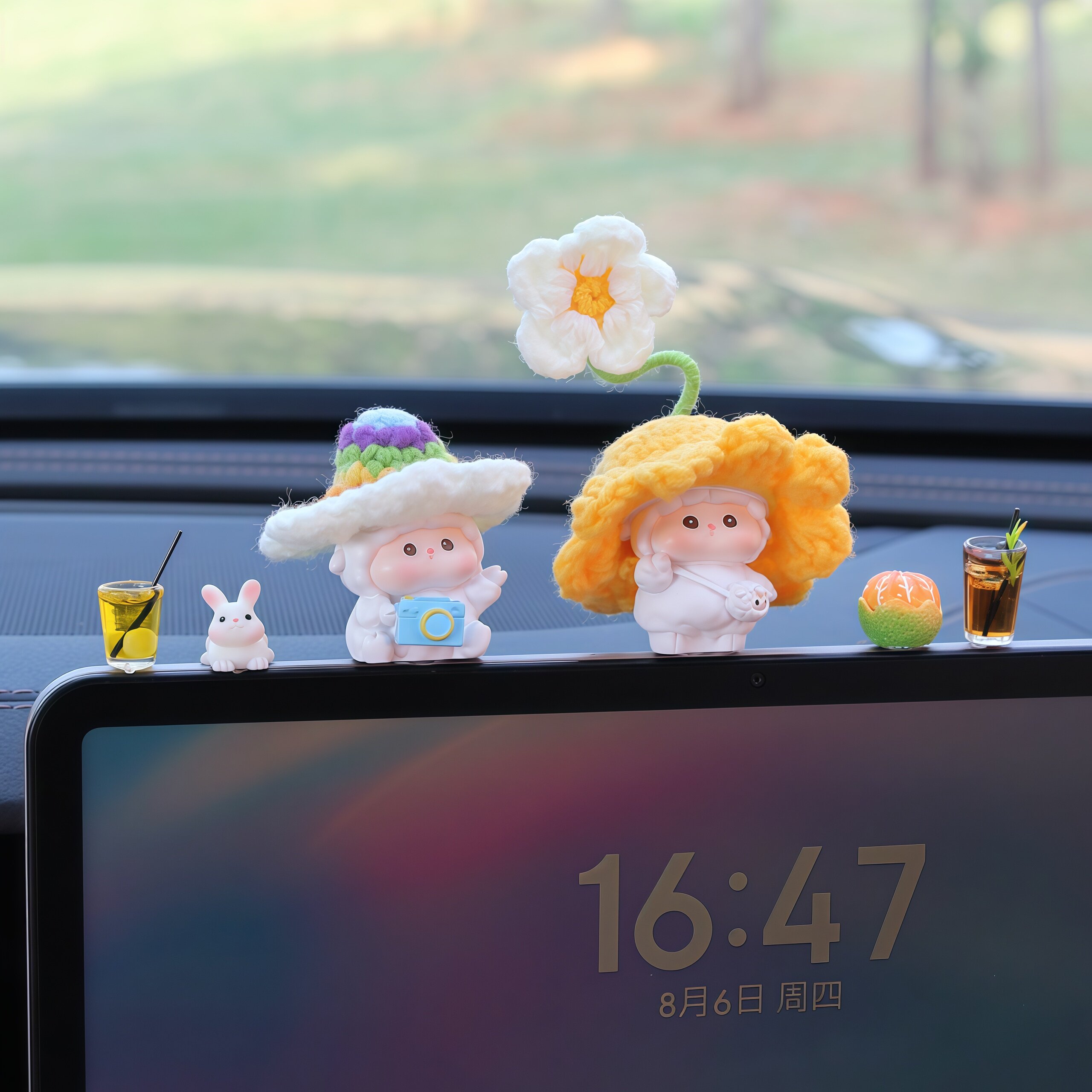 可爱小羊车载屏幕装饰摆件