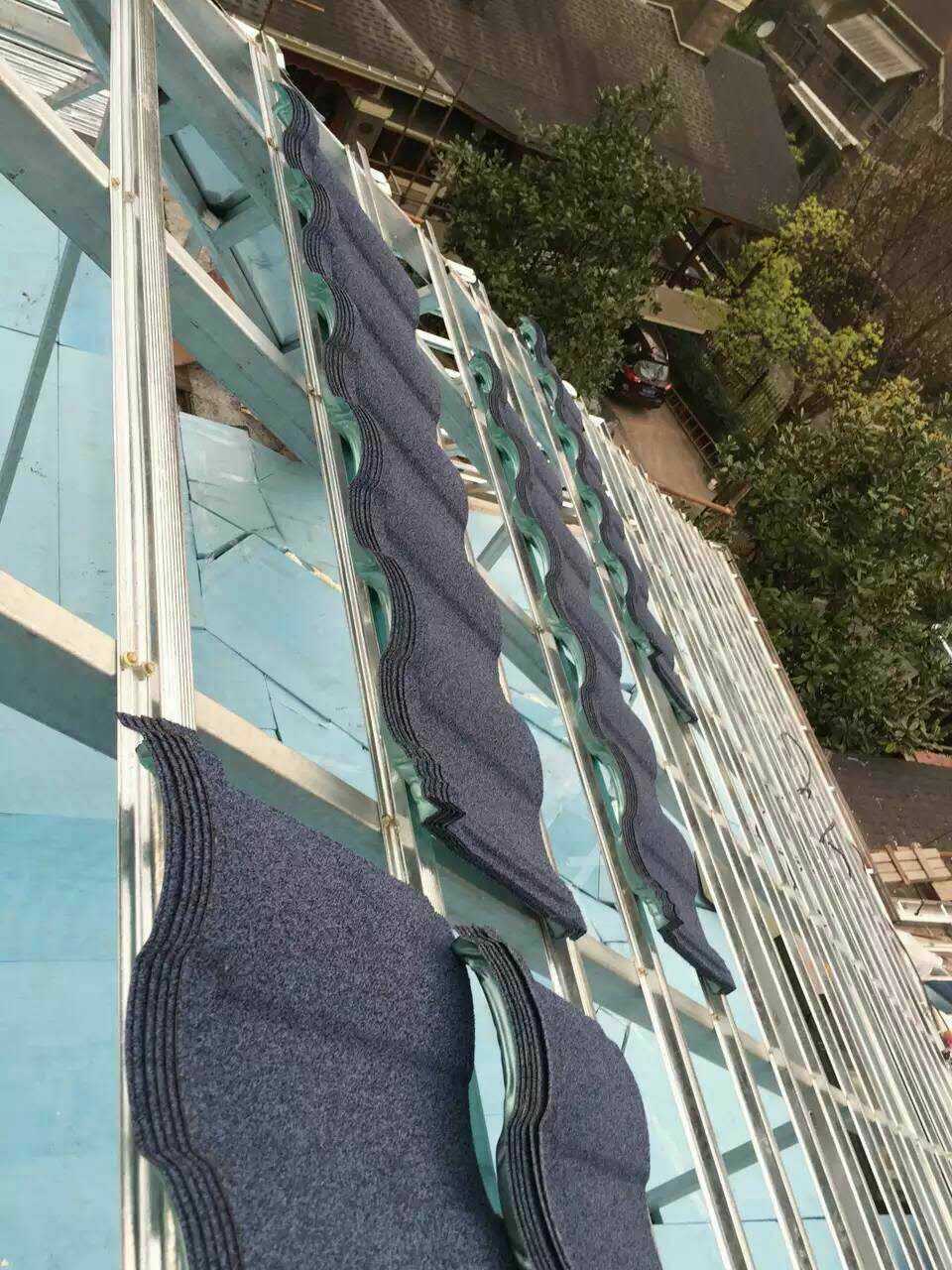 宝鸡加固型圆弧瓦别墅屋面瓦厂家镀铝锌蛭石彩砂金属瓦