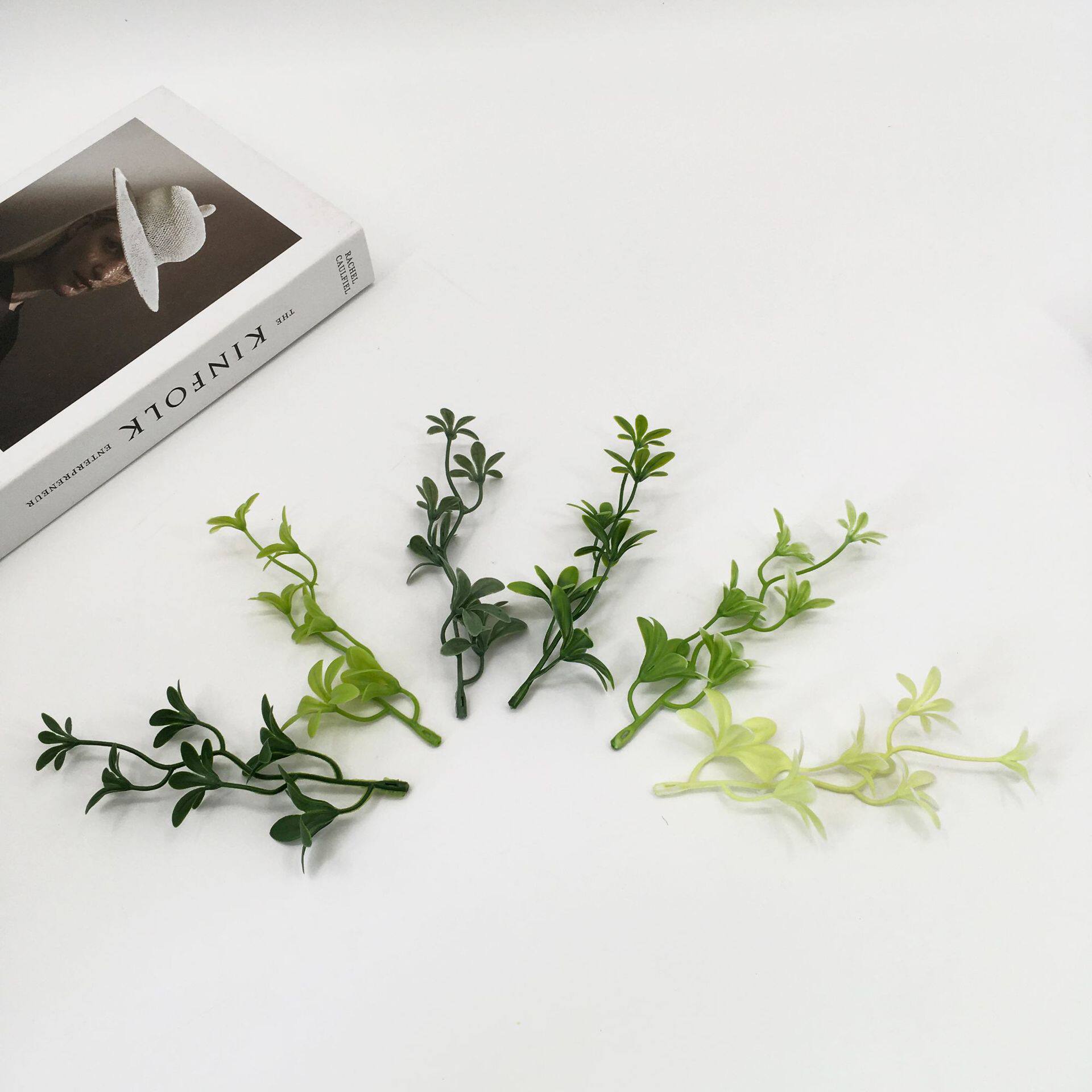 玫瑰花仿真花配件厂家批发仿真塑料水草绿植装饰品茉莉花草玫瑰