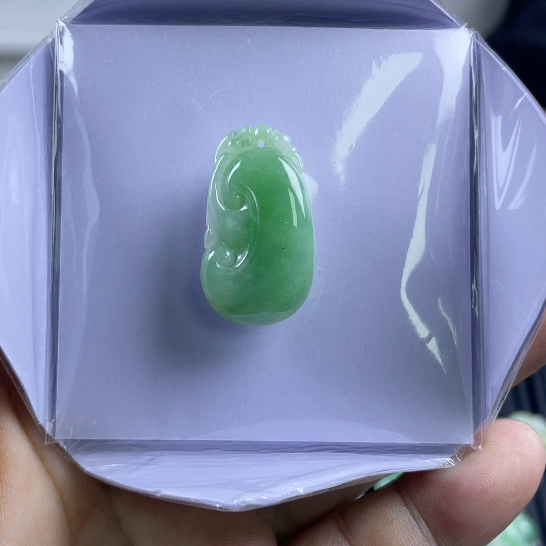 阳绿翡翠如意
