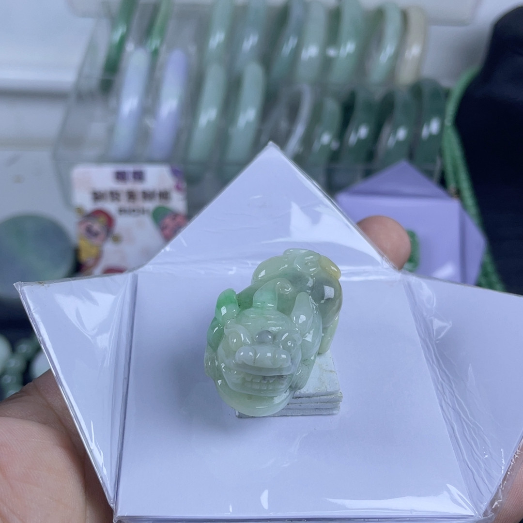 黄加绿招财貔貅