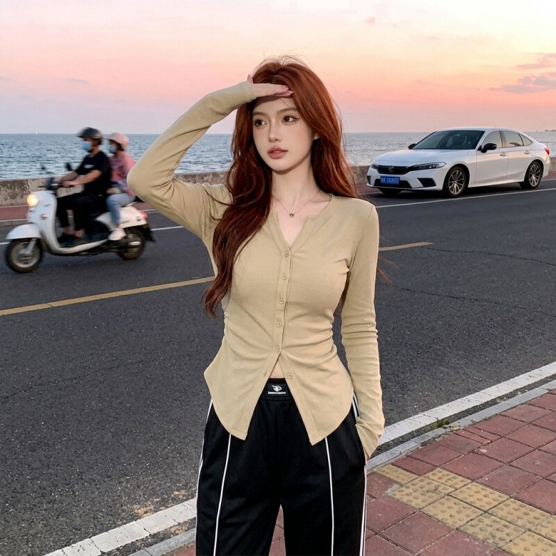 卡其色美拉德V领甜辣打底衫T恤女