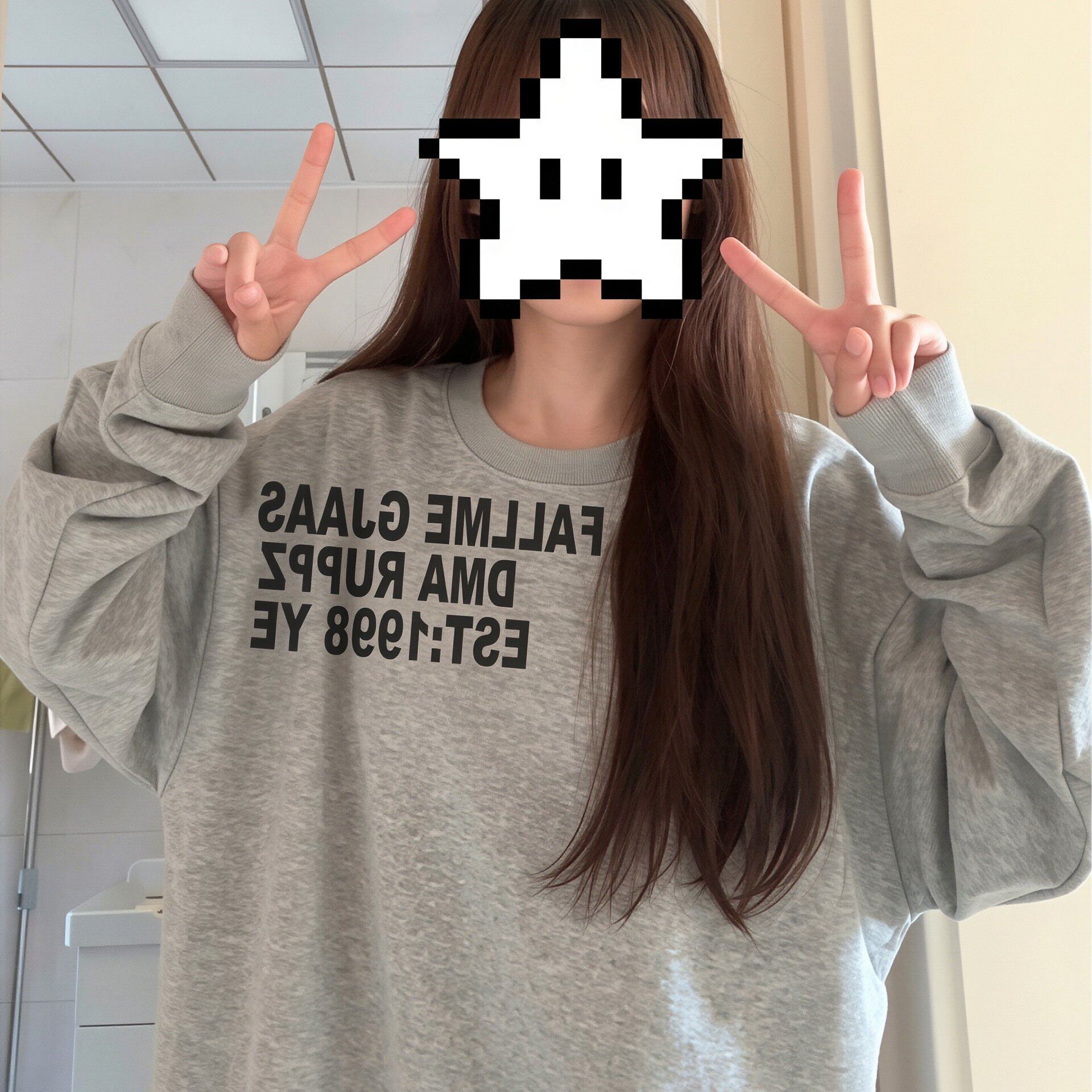 学院风灰色圆领无帽卫衣