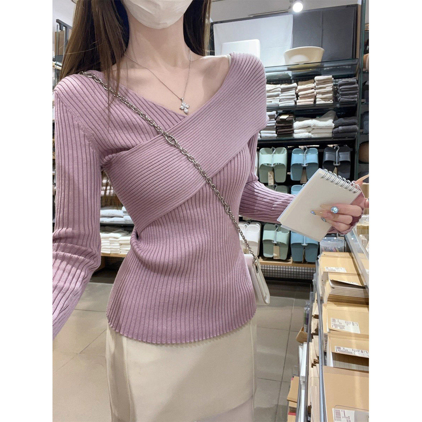 纯欲风不规则交叉V领长袖针织打底衫女春季内搭修身坑条毛衣上衣