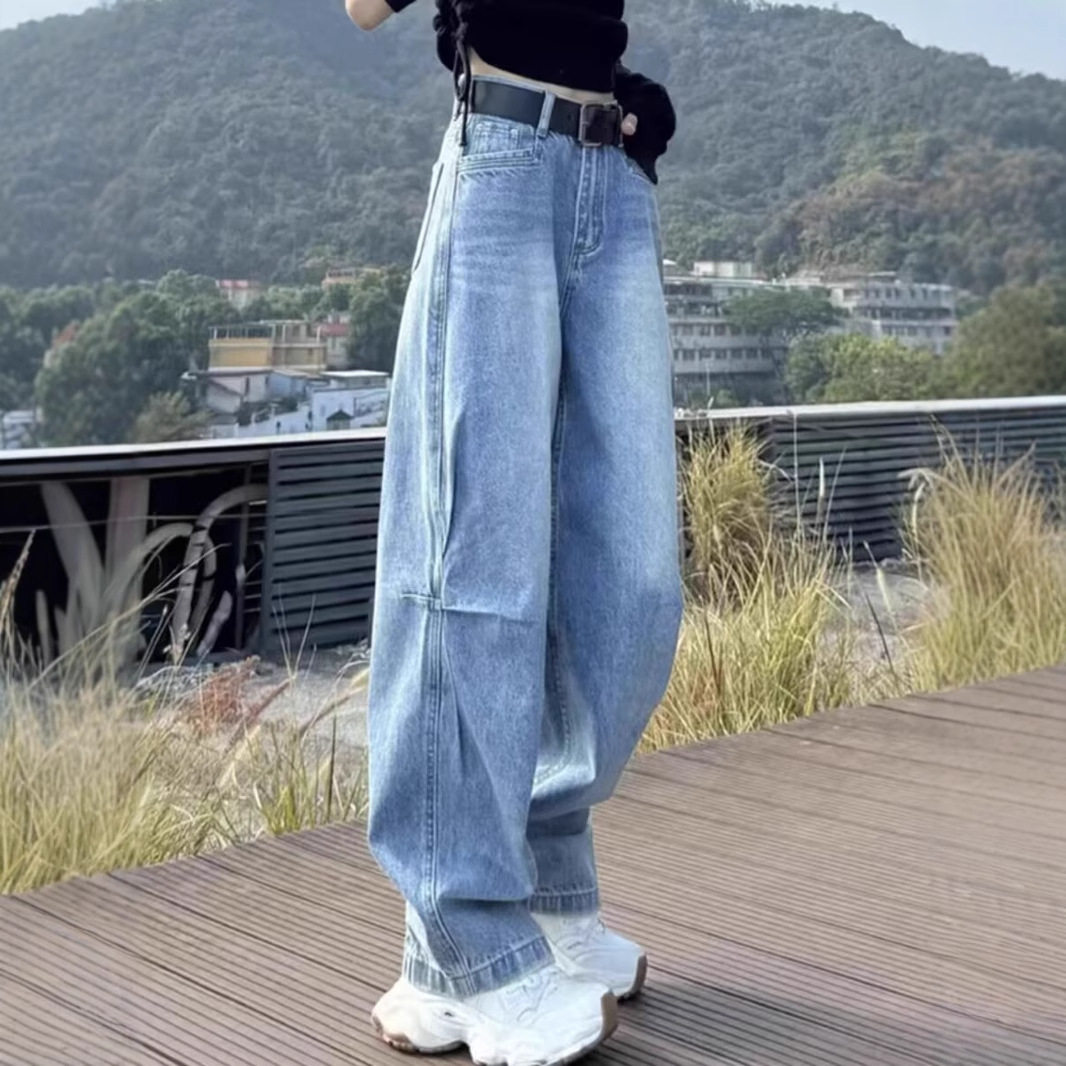 浅蓝色镰刀设计牛仔裤女2026春季新款宽松显瘦弯刀褶皱阔腿长裤子