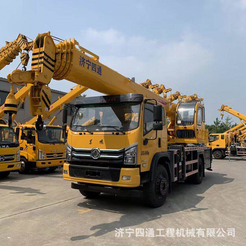 12吨汽车吊 东风底盘 起升度40米 轴距4.2米 双泵可选三泵