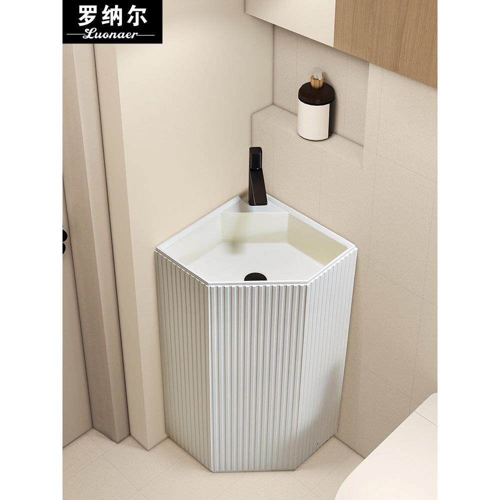 奶油风格墙角脸盆一体化落地式脸盆简单浴室三角座面盆