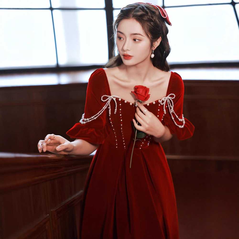 2026新款丝绒敬酒服新娘回门订婚礼服连衣裙酒红色平时可穿小个子