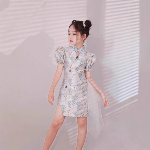2026新款儿童礼服夏季唐装女童旗袍国潮改良儿童走秀模特T台演出