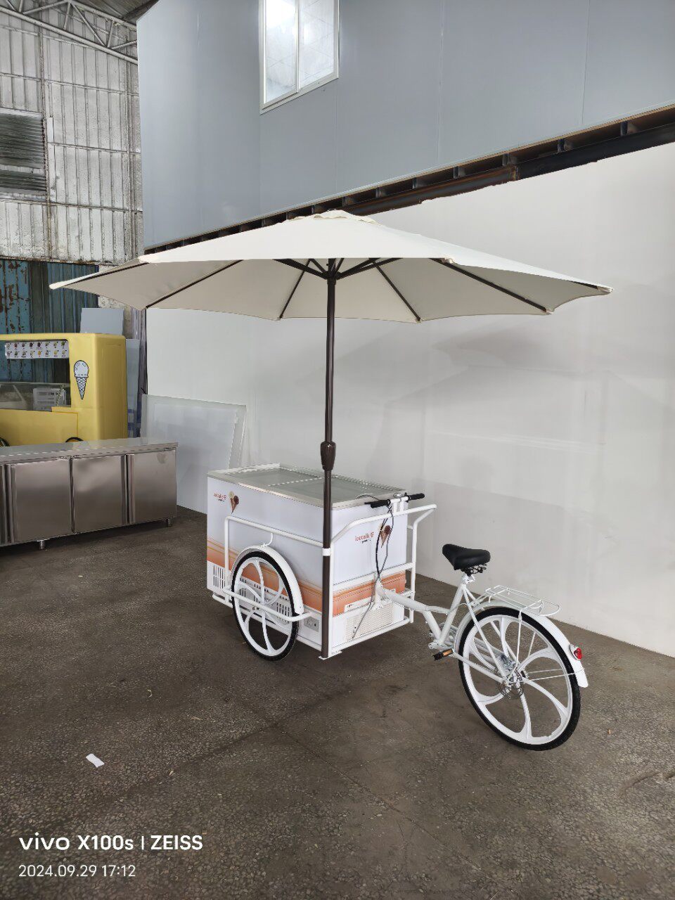 倒骑三轮车架商用展示架