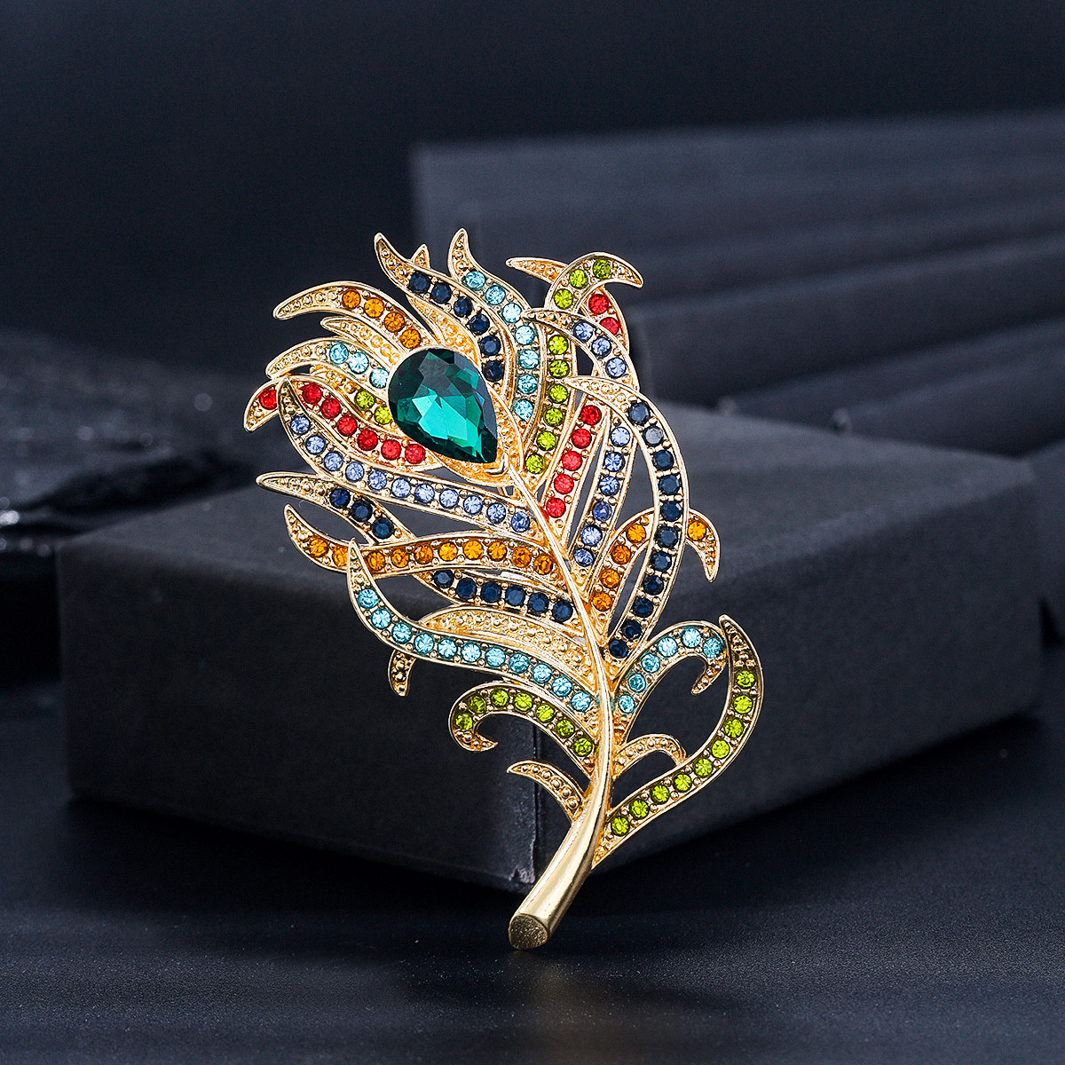 欧美跨境热销重工羽毛胸针个性气质优雅服装大衣配饰胸花别针批发