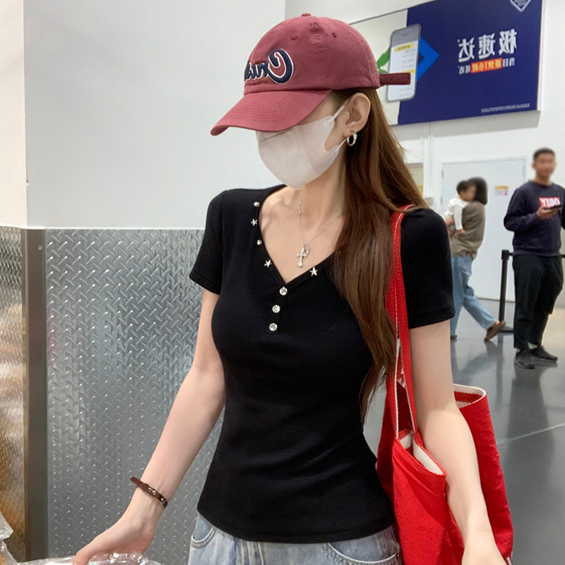 2026美式辣妹风星星铆钉V领T恤坑条修身显瘦设计感百搭气质上衣女
