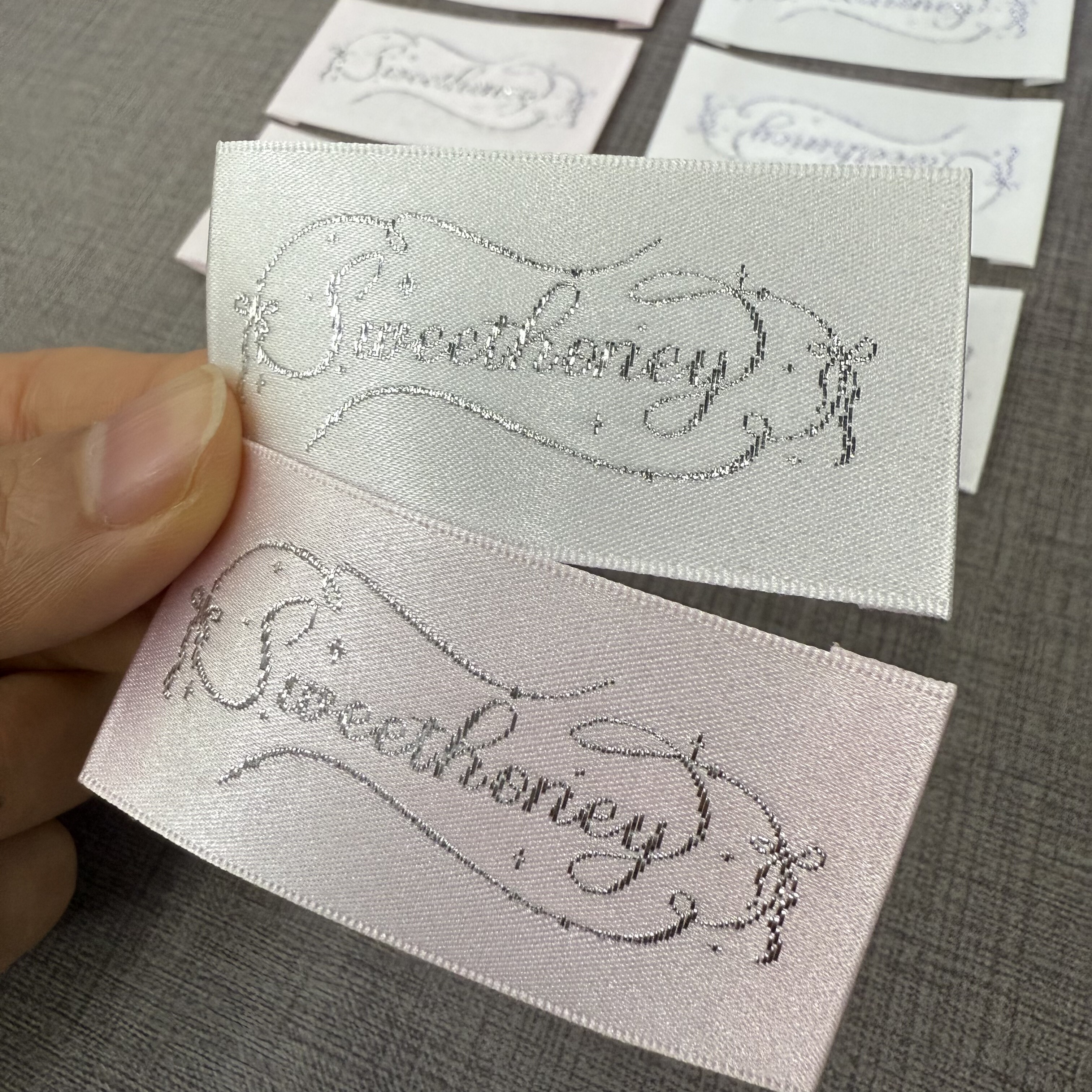 木机缎面高档定制布标织唛领标包包布标服装辅料标签商标领标