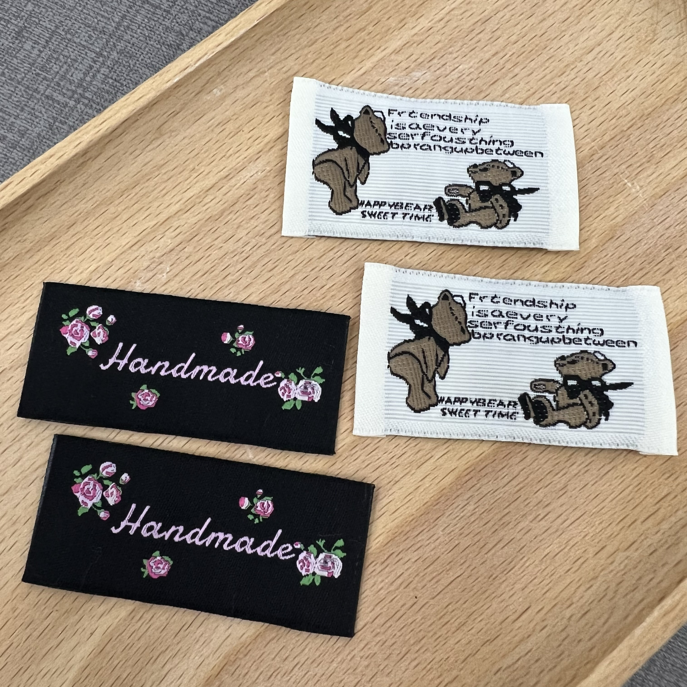 小红书推荐布标肠圈织标领标现货定制韩国进口织唛标签布织布唛头