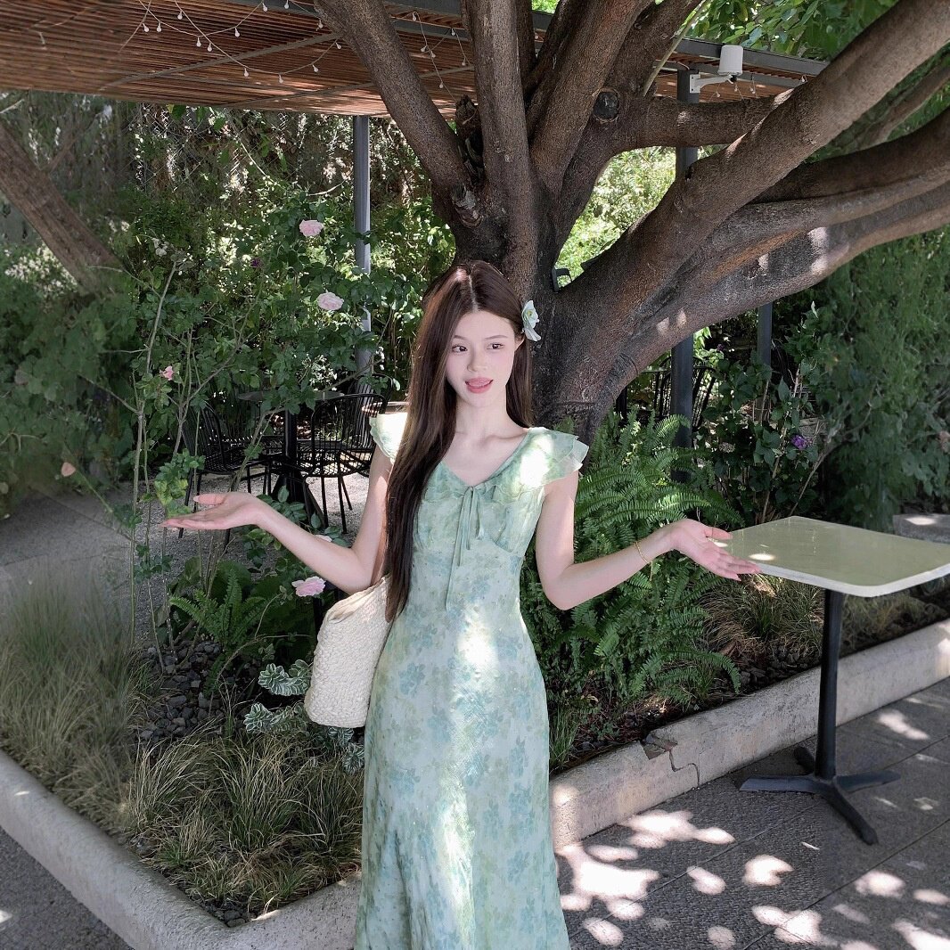 绿色吊带碎花连衣裙女夏季2026海边度假穿搭长裙夏日绝美小裙子