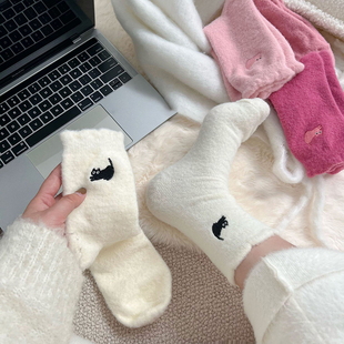 boom bomb澳绒女中筒袜粉色加绒加厚保暖长筒袜居家月子袜ins刺绣