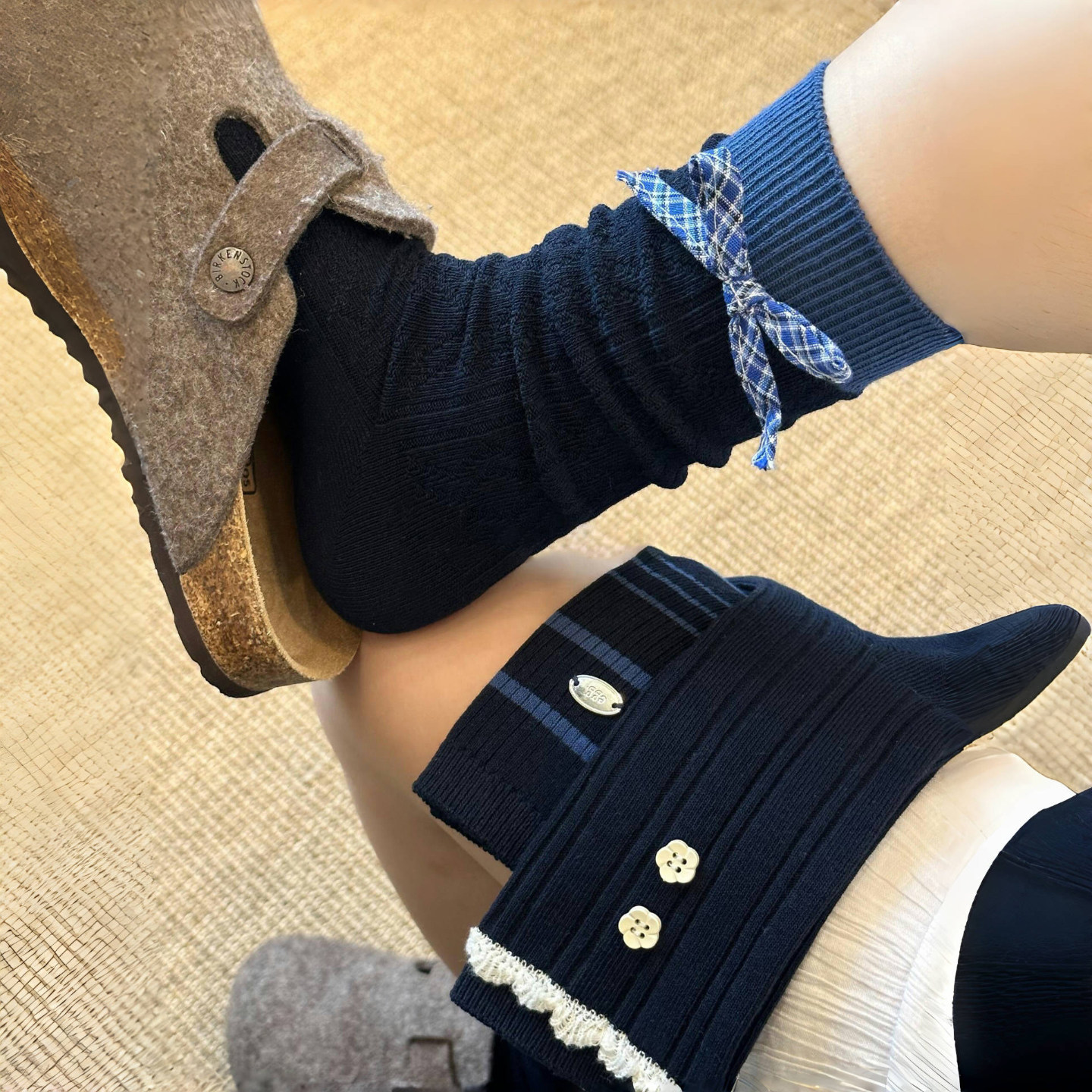 绝了！这个藏青色也太显白了吧！时髦精bi备款~袜子女秋冬堆堆袜