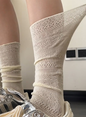 这也太显瘦了吧！谁说黑色才可以显瘦的！慵懒感拉满了呀~