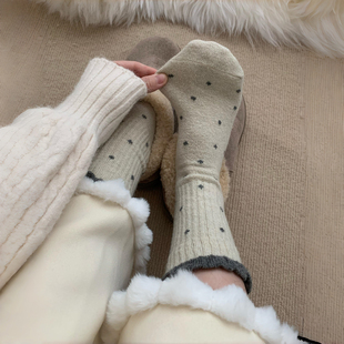 奶呼呼的波点羊毛袜~撞色设计chao复古~袜子女秋冬暖和中筒堆堆袜