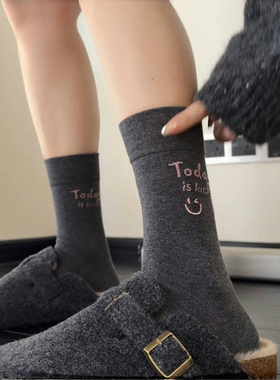 幸运的每一天！无骨袜子真的好穿又透气~超百搭~春秋中筒堆堆女袜