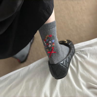 淡淡的高级感~高智灰chao好看啊！满满的春日氛围感~袜子女春夏堆