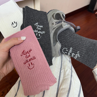 boom 中筒袜黑白灰粉多巴胺潮流女袜 bomb秋冬刺绣笑脸袜前后AB版