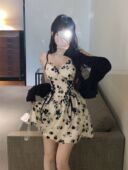 木耳边防晒开衫 新款 V领收腰短裙 女秋季 纯欲风碎花吊带连衣裙套装