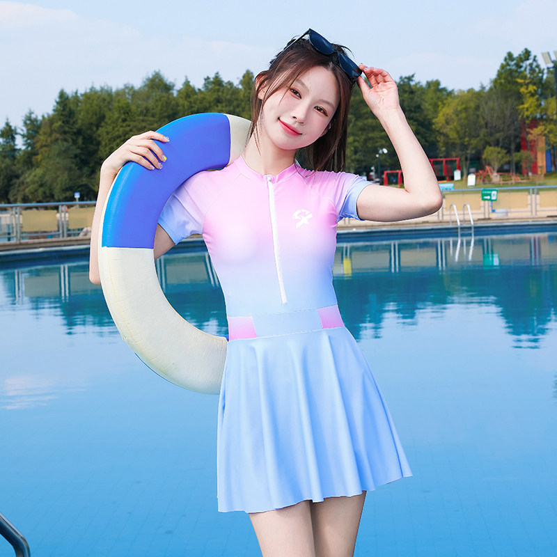 泳衣女士2025新款高级感保守裙式连体游泳馆泡温泉专用大码泳装夏