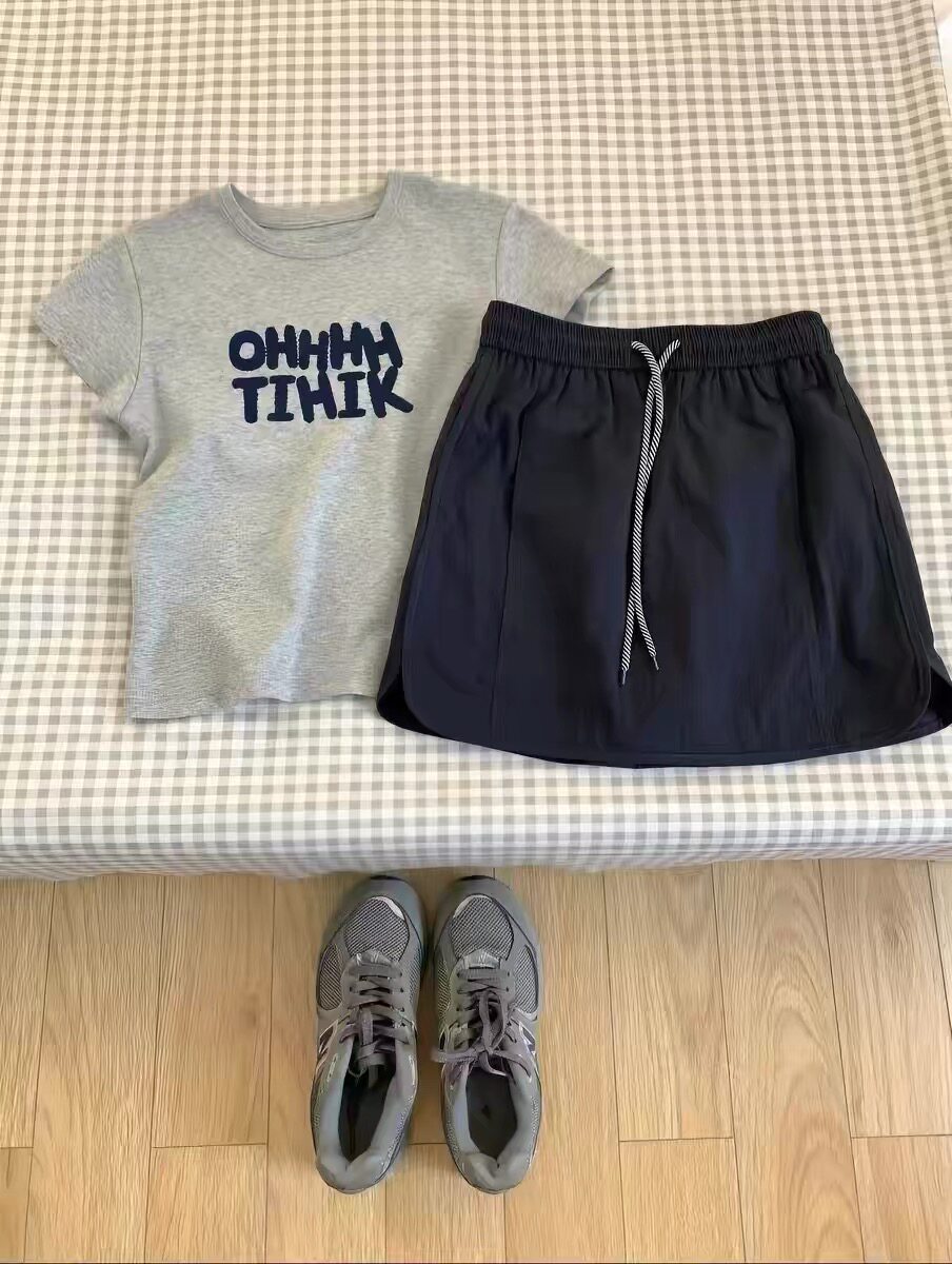 正肩小众2026夏季新款女装修身短袖T恤女显瘦圆领休闲运动套装