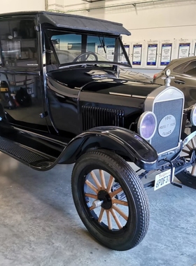 复古汽车大型影视道具