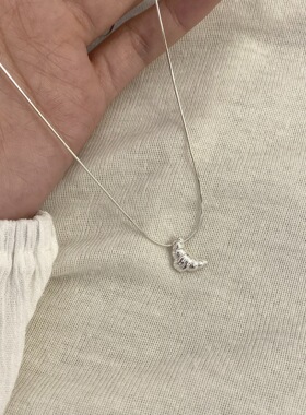 S925纯银牛角包项链女款个性独特新潮精致锁骨链韩国百搭饰品女生