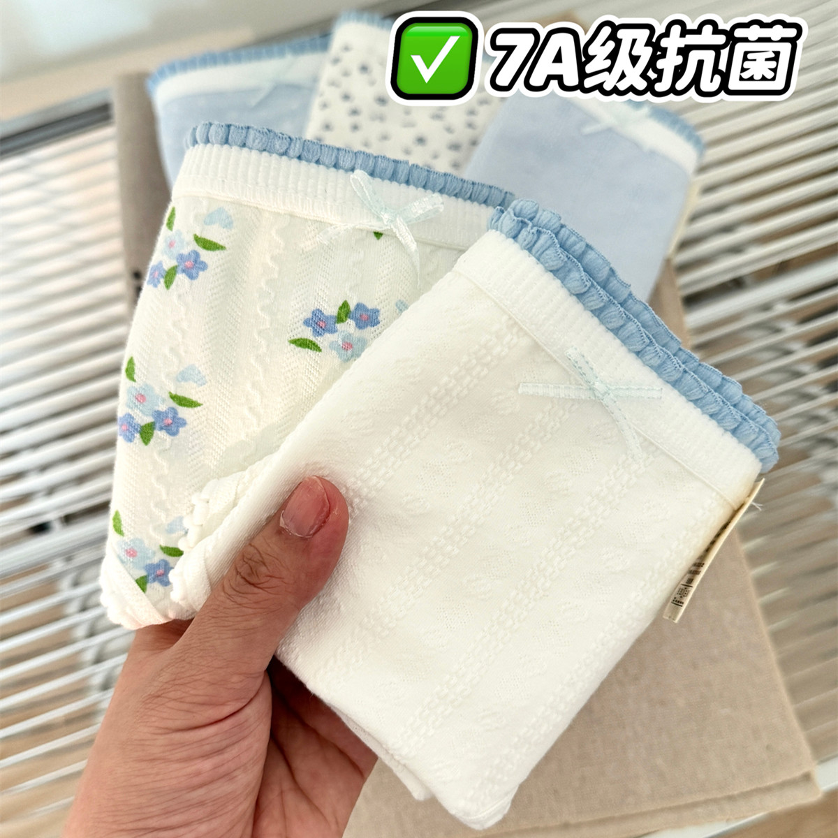 A类棉蓝白色甜美碎花可爱内裤女中腰学生纯棉抗菌裆透气三角裤头
