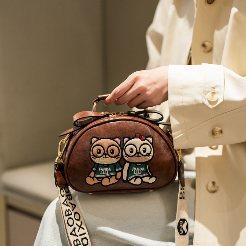 小众设计斜挎包女可爱卡通手机包