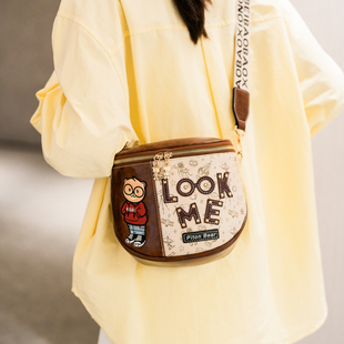 2026新款原创小熊手机包撞色通勤马鞍包女宽肩带单肩斜挎包小包包