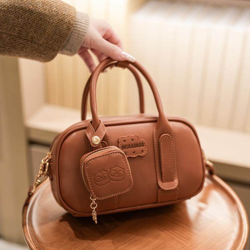 2026新款邮差保龄球包包女式通勤单肩手提斜挎包小众高级感小方包,箱包皮具/热销女包/男包,通用款女包,淘宝优惠券,粉丝福利购,淘宝优惠卷