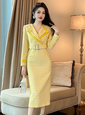 2025秋装新款女装小香风气质翻领收腰系带包臀格纹连衣裙30740