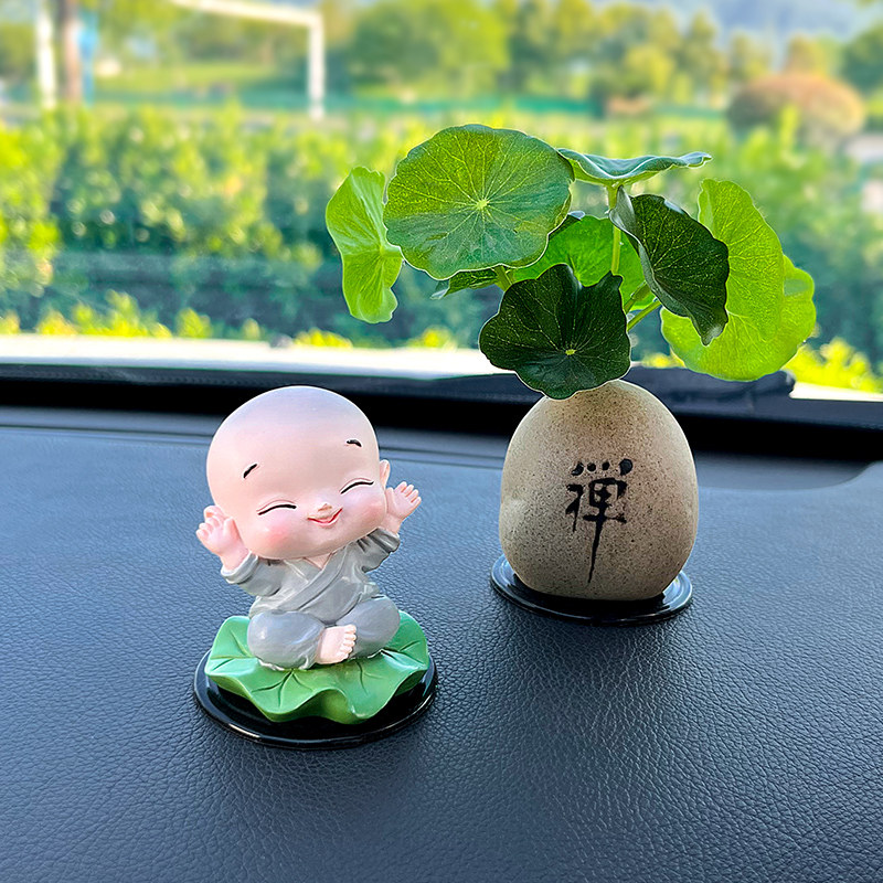 出入平安荷叶小和尚超可爱汽车内饰用品女可爱车载车上装饰品摆件