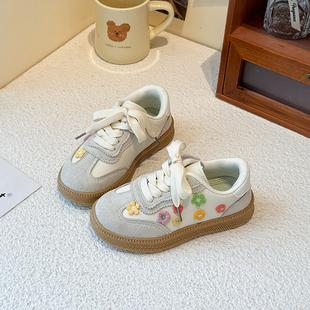 女童鞋子2026春秋新款女童刺绣小花板鞋软底休闲德训鞋宝宝饼干鞋