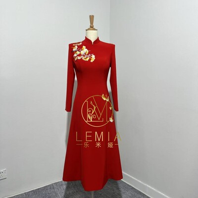 乐米娅知性短款小礼服手工钉珠