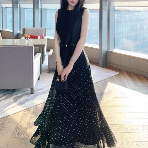 黑色无袖拼接假两件束腰波点连衣裙