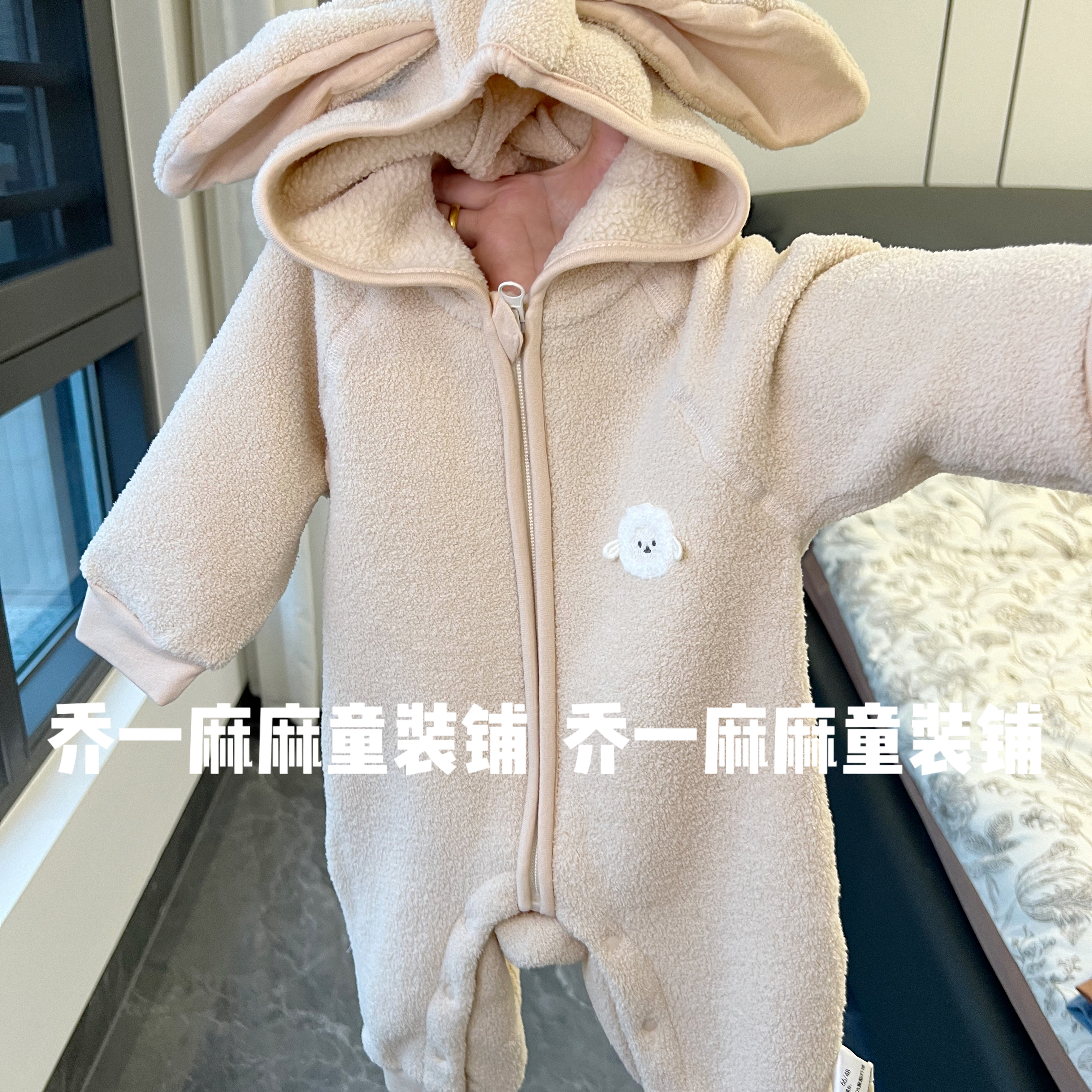 连帽雪粒绒婴儿外出衣